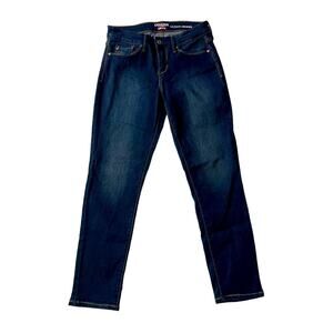 DENIZEN FROM LEVI’S NWOT Blue Denim Modern Skinny 5 pockets Jeans Size 27